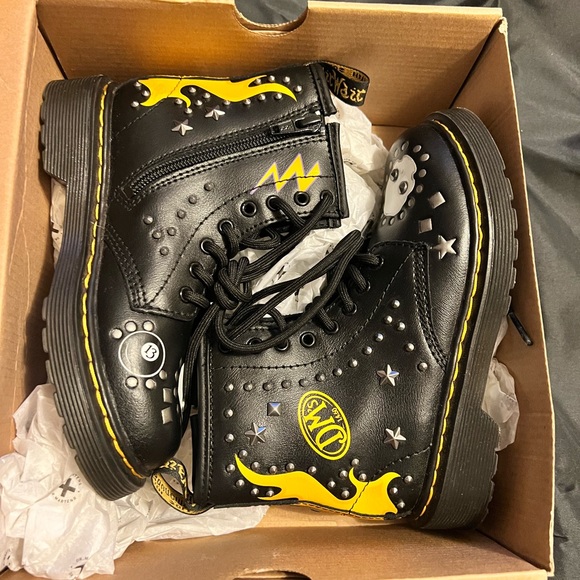 Patch and Stud Dr Martens - Picture 5 of 6